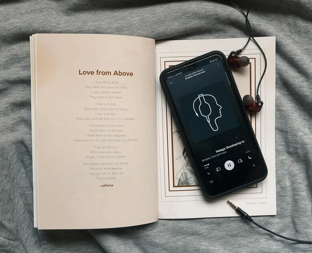 PUBLISHED THOUGHT-LEADERSHIP | READY TO REPURPOSE | SIMILAR COPY AVAILABLE | IMAGERY INCLUDED

RR Haywood explores AI voice cloning, artistic legacy, and the ethical boundaries of recreating authors beyond the grave.